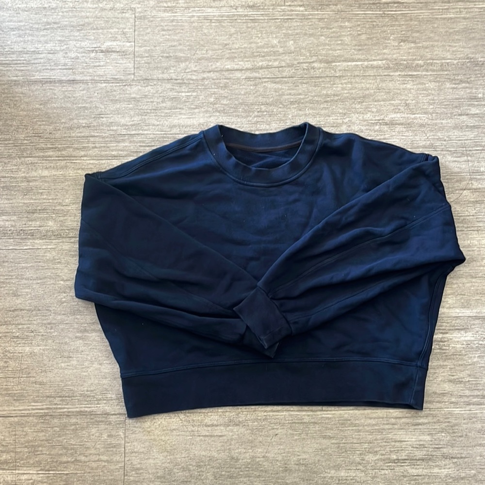COPY - lululemon cropped pull over